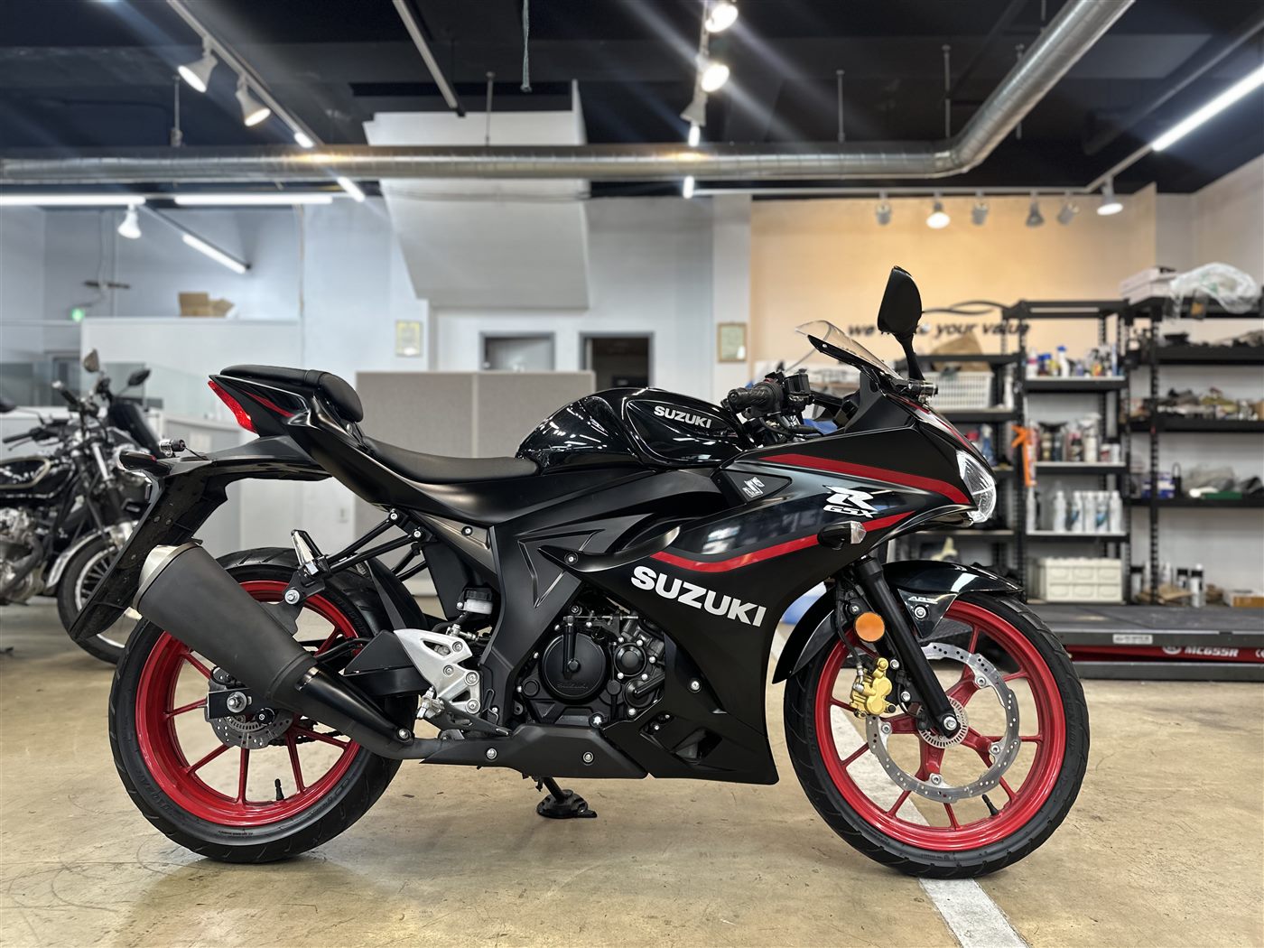 검수를 마친 스즈키 GSX-R 매물
