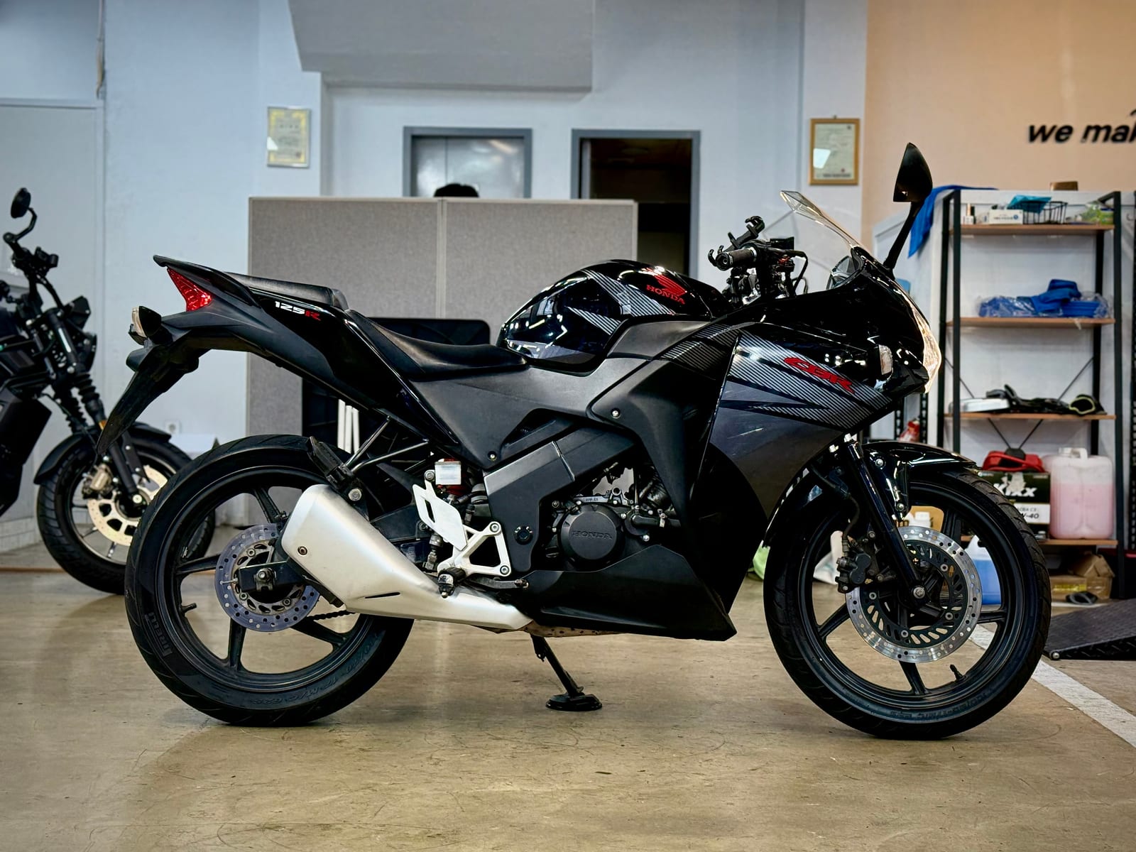 혼다 CBR125R 매물 사진