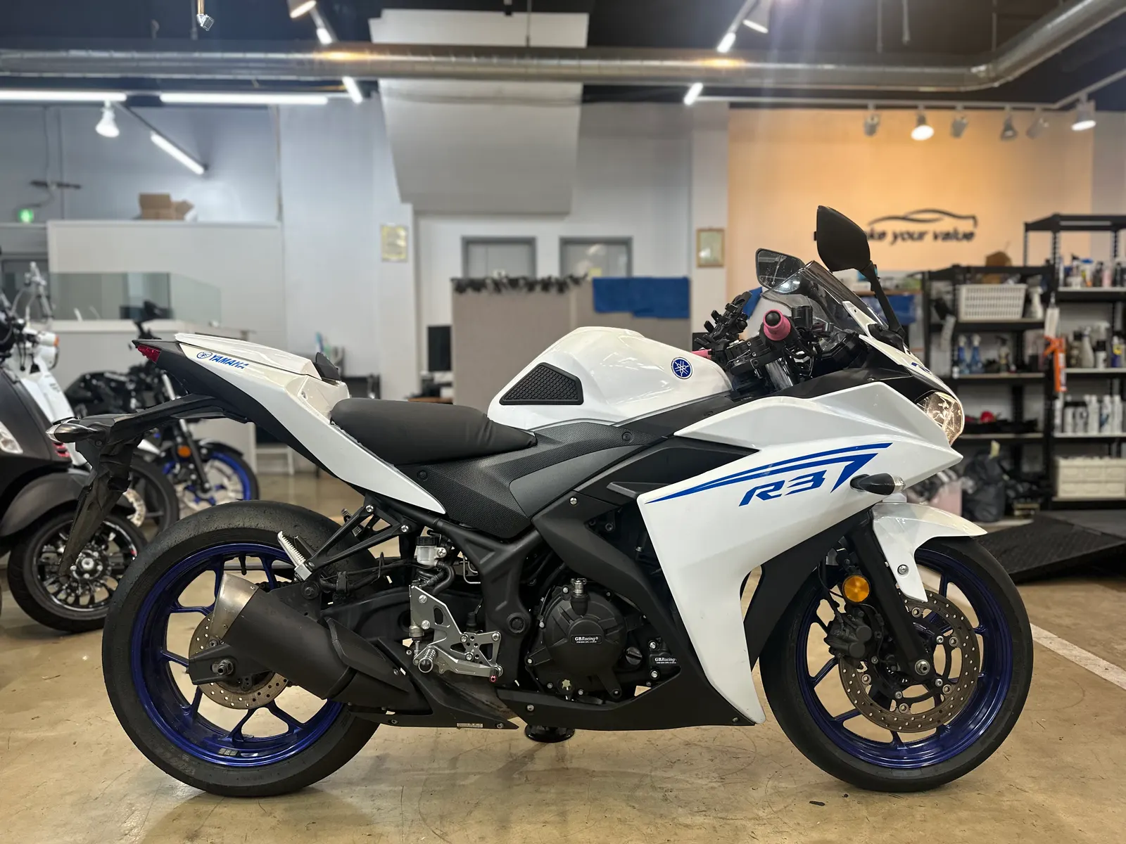 야마하 YZF-R3 화이트 사진