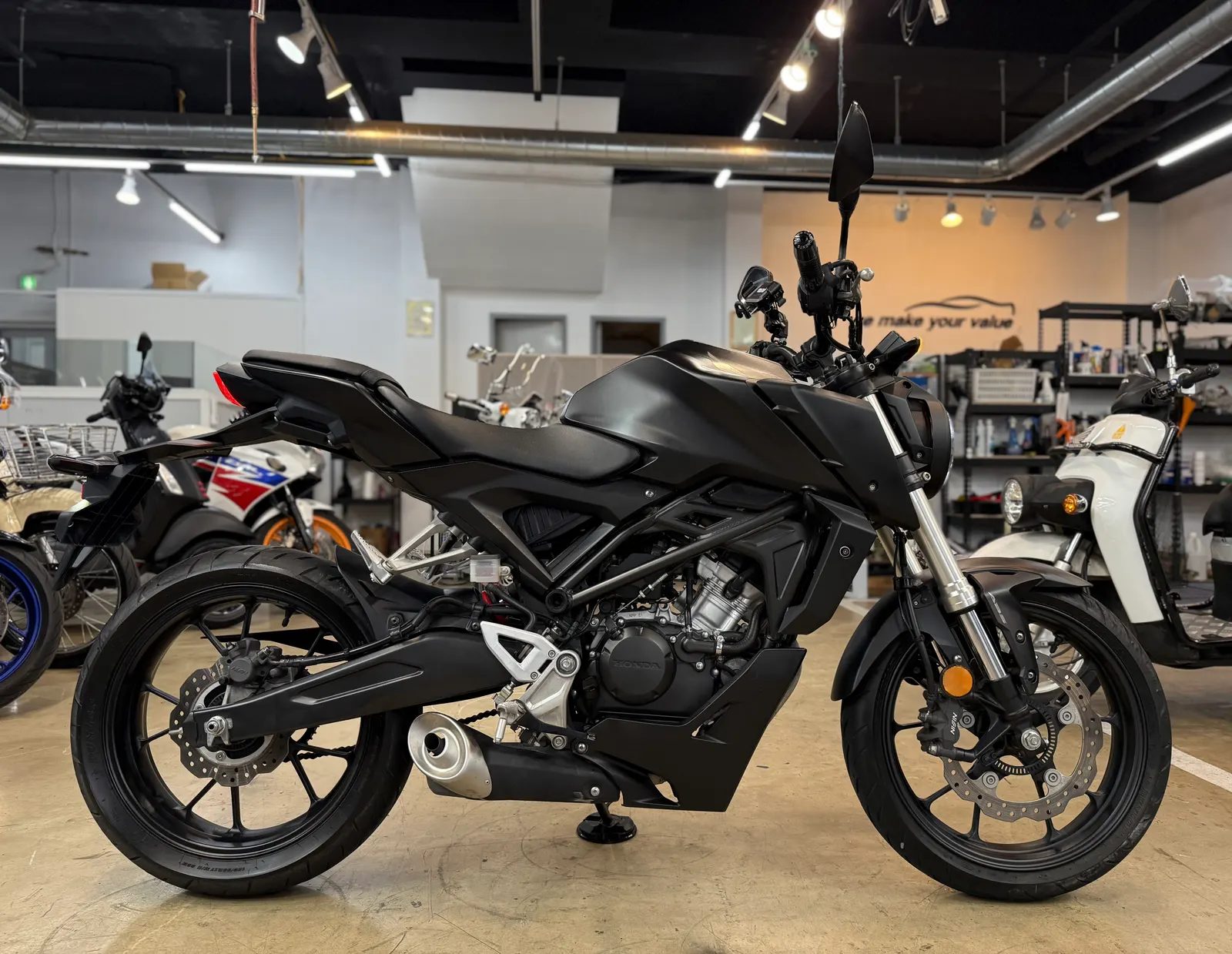 혼다 CB125R 무광블랙 사진