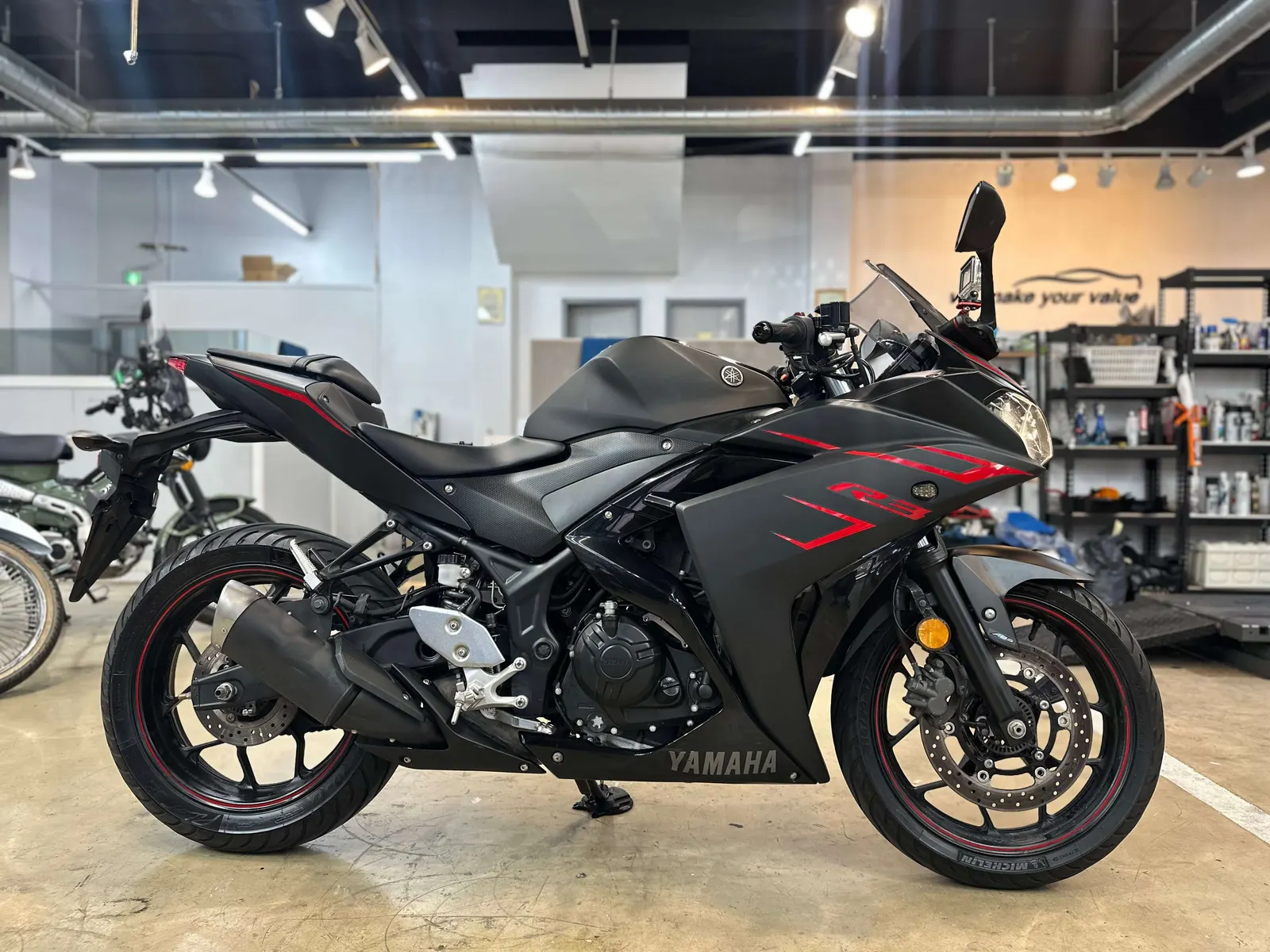 야마하 YZF-R3 무광블랙 사진