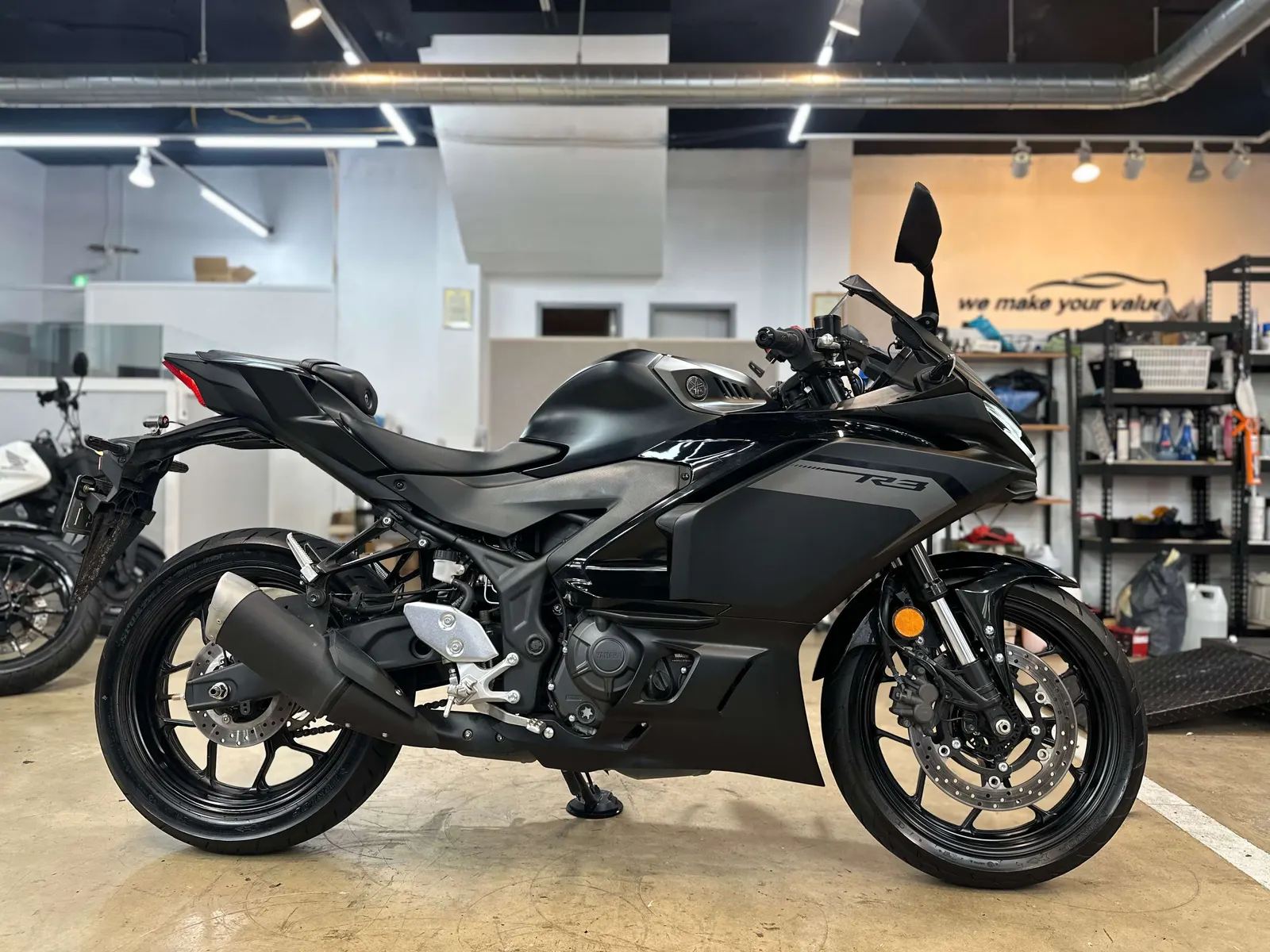 야마하 YZF-R3 블랙 사진